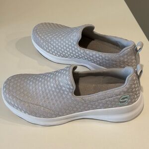 Like new Skechers Slip-On Knit Sneakers - Gray with White Sole